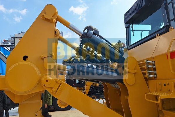 hydraulic cylinder for construction vehicle