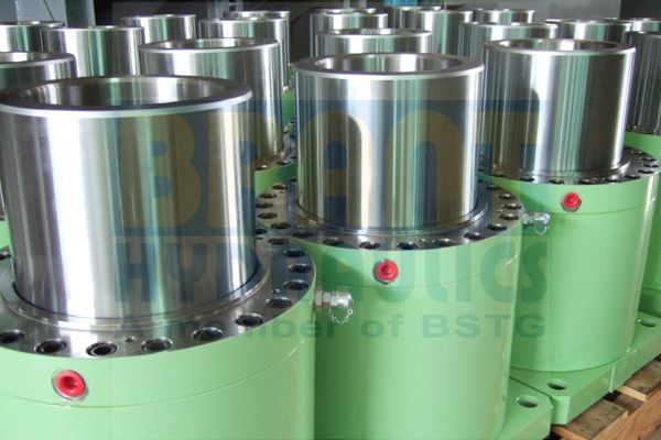 CCM hydraulic cylinders