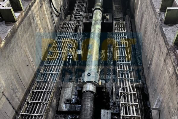 roller change hydraulic cylinder