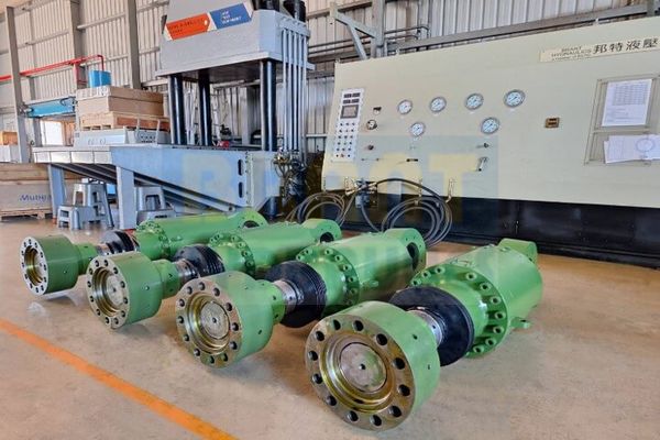 Cement mill hydraulic cylinder